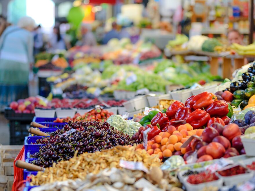 https://www.pexels.com/photo/vegetables-stall-868110/